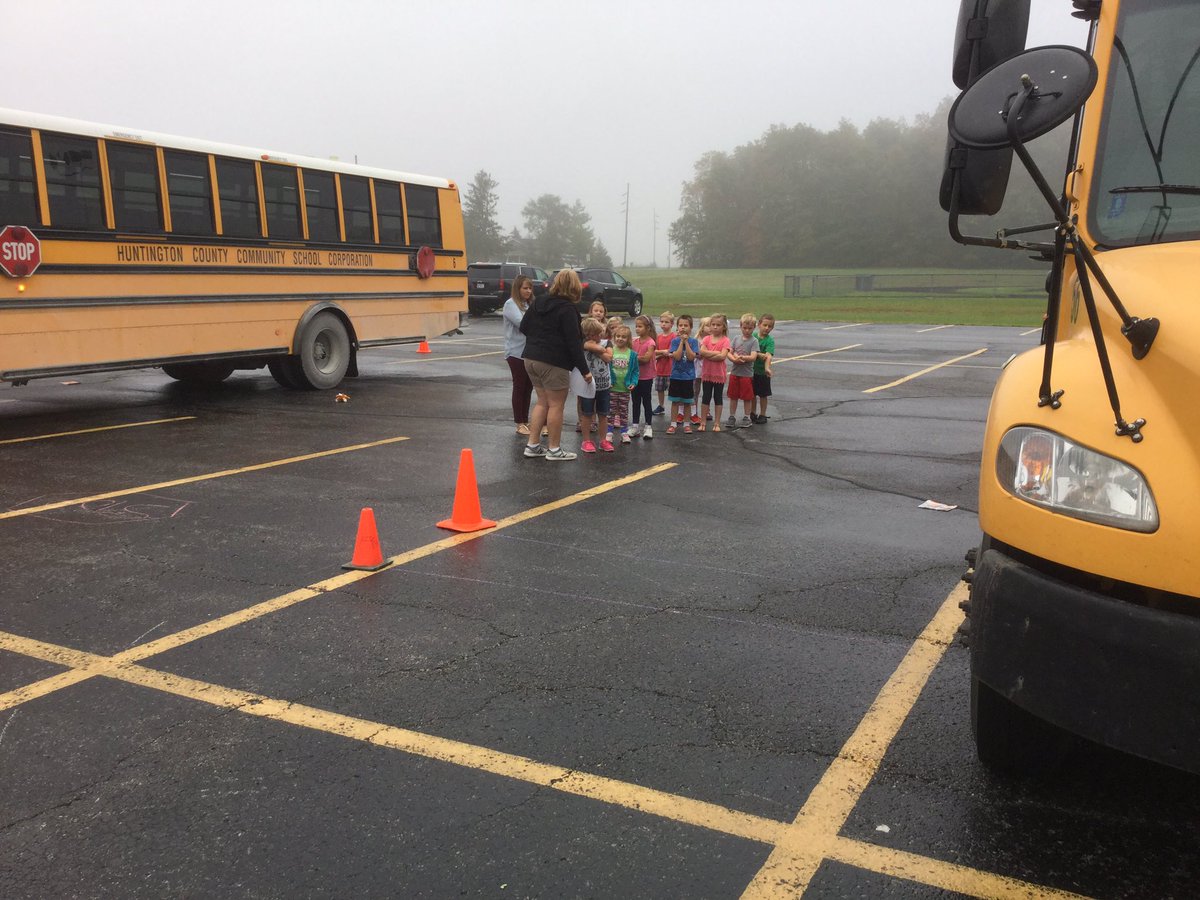 HCCSCTrans's tweet photo. Look at those Salamonie Rebels kicking off Bus Safety week @RebelsSalamonie #HCCSCbusdriversrock #HCCSCTrans https://t.co/X5PfGKFiY4