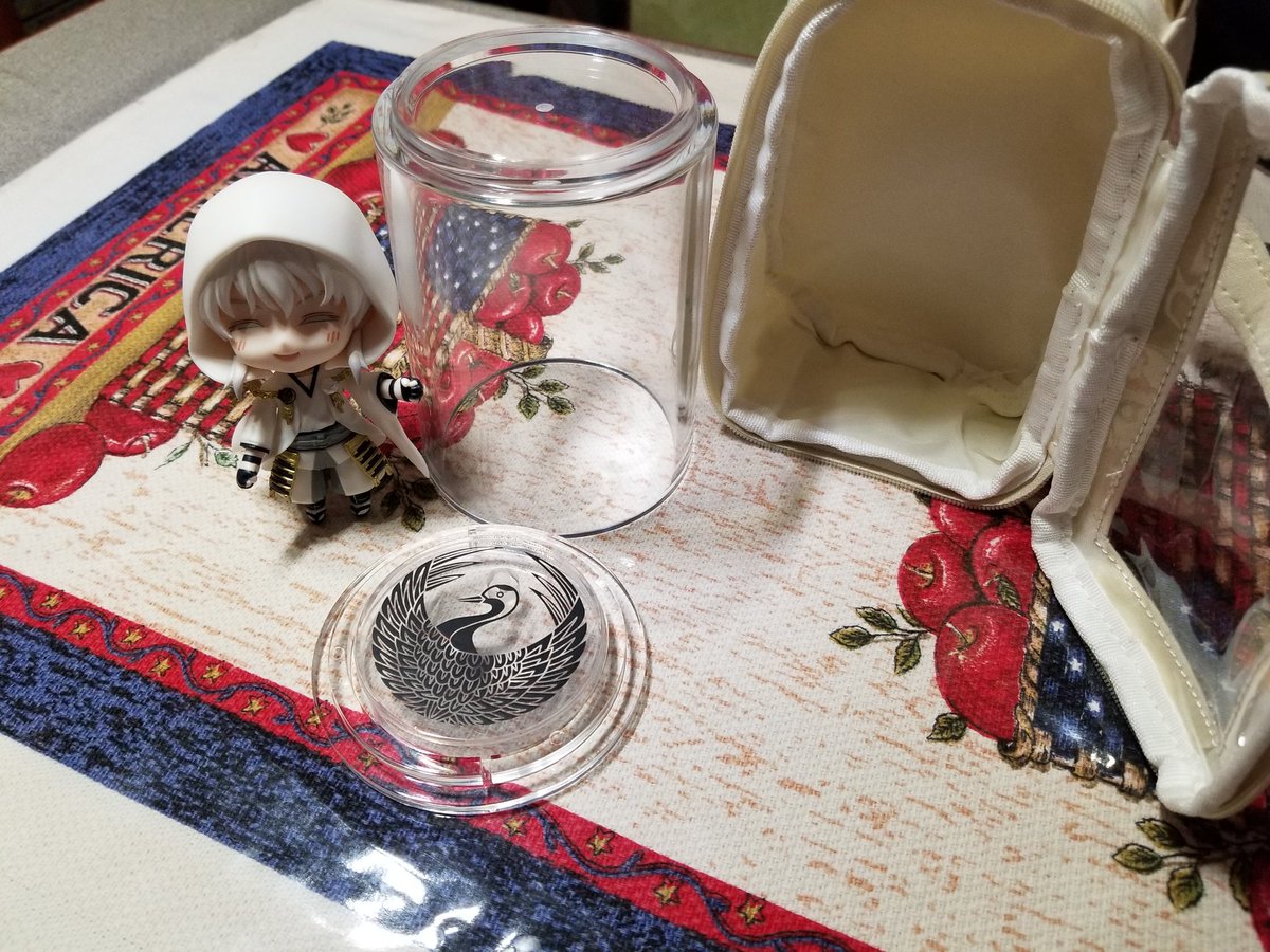 月代華表 持ち運びに関して 伸びてるっぽいので 一応 商品名もきちんとしたのをあげます 無印良品の アクリルポット フタ付き アニメイトの ミニぬいポーチ を縦に使ってます 今日１日使ってみてこれのメリット デメリット上げていきます