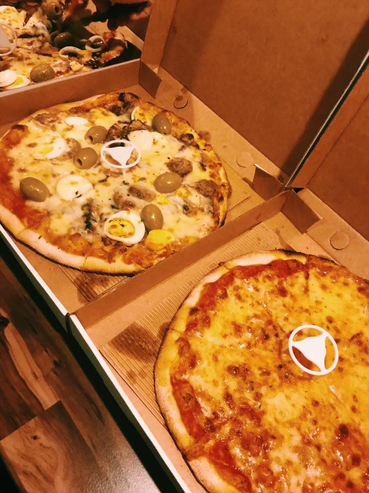 nexus_int's tweet photo. 🍺+🍕=Happiness! It's #BeerAndPizzaDay &amp; obviously we'll use any excuse for a pizza lunch! #careergoals #officegoals #NexusGamingIntelligence https://t.co/rGMjKT1w9W