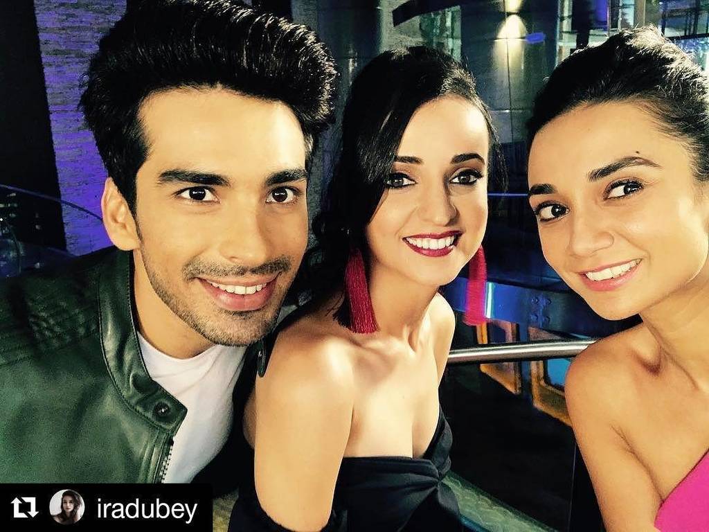 OMG DAMN GORGEOUS 😘😘😍😍😍
#Repost @iradubey (@get_repost)
・・・
These two 😍😍😍😍 thank you for being so real, crackling … bit.ly/2gn7fkE