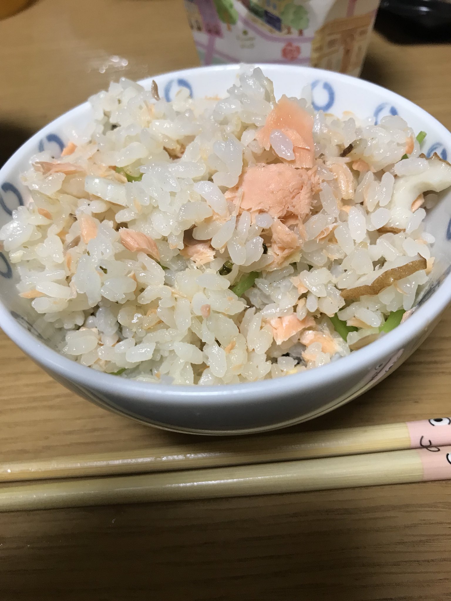 ねぎこ 永谷園の松茸のお吸い物で作る 鮭の炊き込みご飯 できましたー お吸い物袋は4小袋入れるのがちょうどよかったかも 玉木宏さんもこの食べっぷりww 炊き込みご飯 永谷園 玉木宏 食欲の秋 T Co Ufjlvk9bhj Twitter