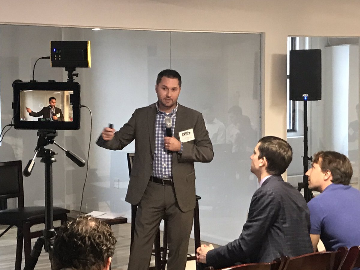 propmodo's tweet photo. Glenn Hicks with @iOFFICECorp says stop worrying and love the digital workplace! #CREtechLIVE https://t.co/XboFwuDkcQ
