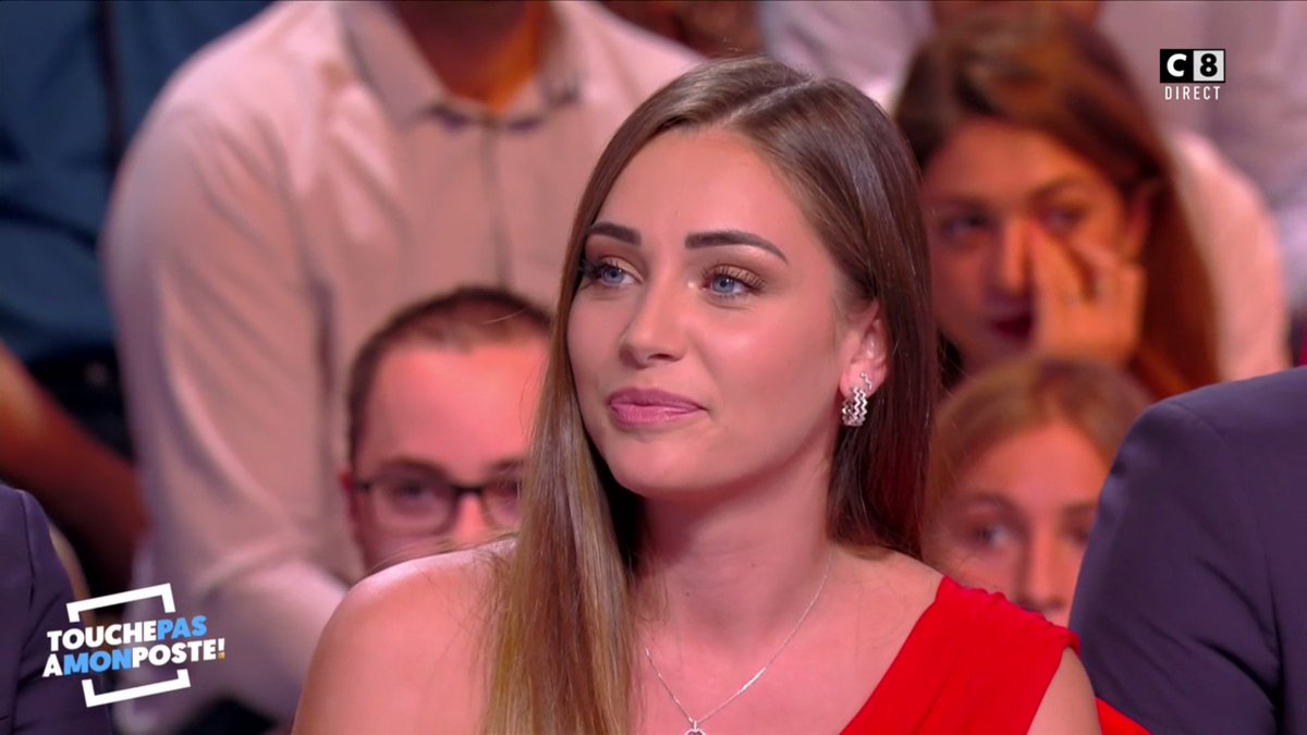 CapsAnim's tweet photo. Content de retrouver la belle et pétillante @chapirronioff dans #TPMP 😀
https://t.co/RmWgIbt1LO https://t.co/vHaZjh1JlM