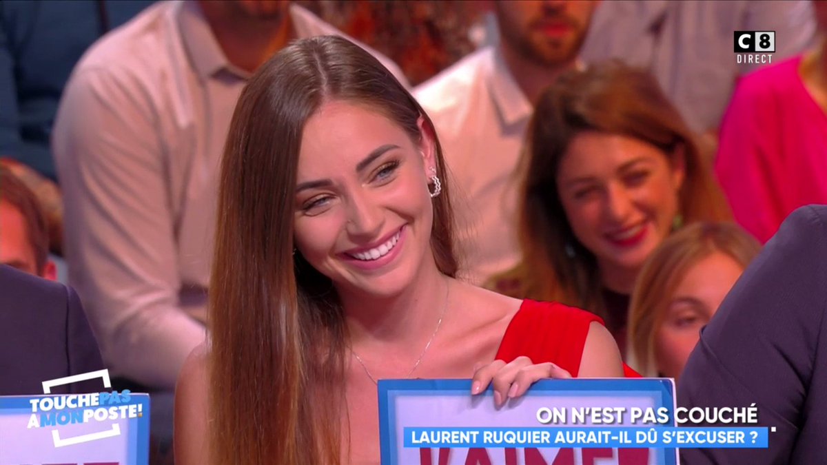 CapsAnim's tweet photo. Content de retrouver la belle et pétillante @chapirronioff dans #TPMP 😀
https://t.co/RmWgIbt1LO https://t.co/vHaZjh1JlM