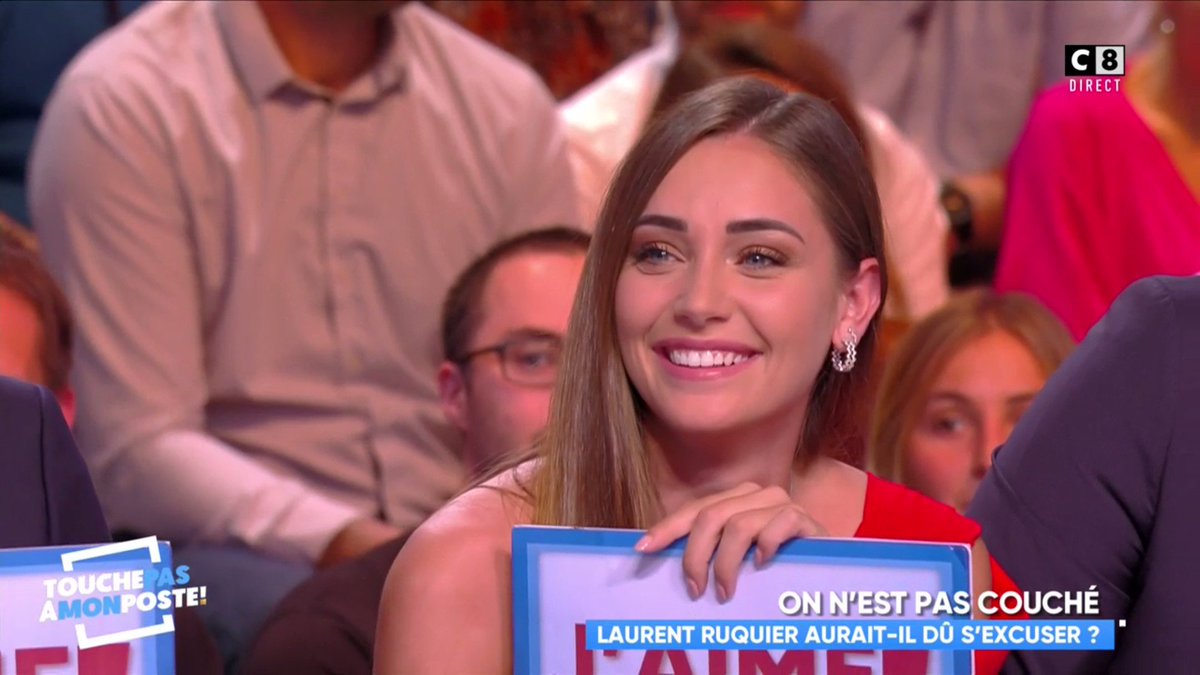 CapsAnim's tweet photo. Content de retrouver la belle et pétillante @chapirronioff dans #TPMP 😀
https://t.co/RmWgIbt1LO https://t.co/vHaZjh1JlM