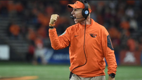 darrenrovell's tweet photo. $12,630,555: What Oregon State head coach Gary Andersen was guaranteed thru 2021.

He agreed to give that $ up to leave the school today. https://t.co/e0QHXowd5S