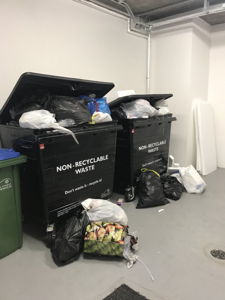 MarcACB's tweet photo. @Royal_Greenwich 2nd week of no collection from SE10 9GH Apartments. dispite the truck going down the street https://t.co/5rUiKT4c03