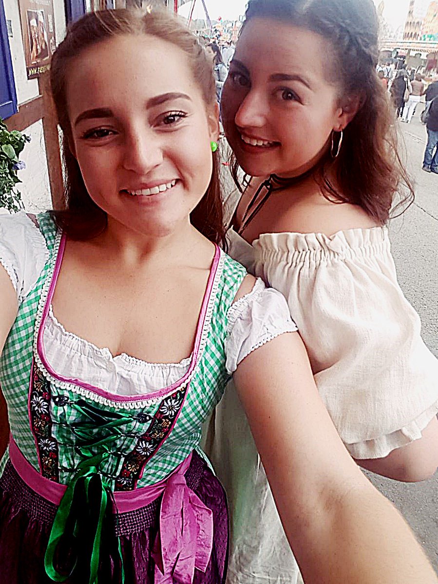 LauraRajowitz's tweet photo. first time #Stuttgart #wasen2017. #oktoberfest feeling just lit' bit smaller. being traditional german. enjoyed it very much. ♥️ https://t.co/osjmQOYKUT