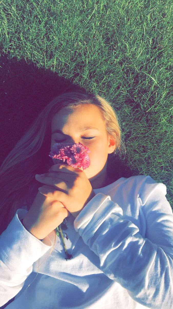 lexizog's tweet photo. i love having “photo shoots” 😻😩💜 https://t.co/hg1GIxIoVc