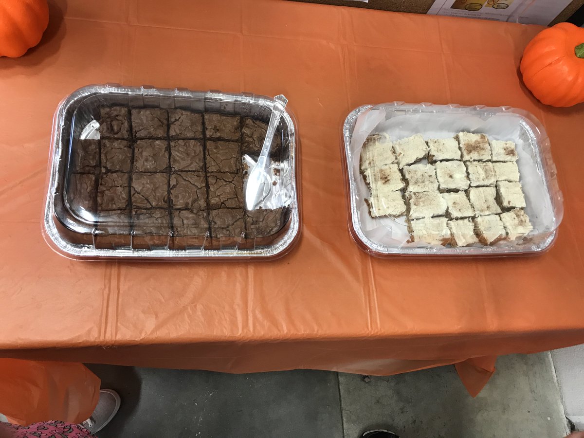 jensherluvsgod's tweet photo. #Cam2017 More Treats for our Front End Crew! 🙌🏼 @0256jharris @RyanM0256 #Brownies #PumpkinSpiceBars 🎃 https://t.co/zxURffv99E