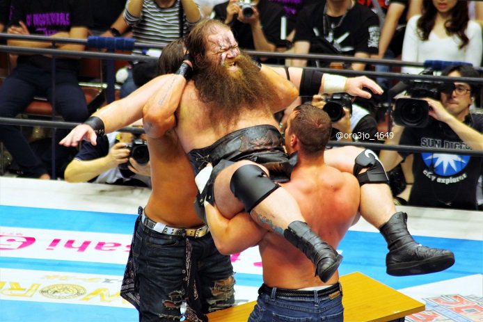 ore3jo_4649's tweet photo. 2017.10.09 KING OF PRO-WRESTLING 両国 第4試合 #ウォーマシーン
#njpw #njkopw #レイモンド・ロウ #RaymondRowe #ハンソン #hanson #ROH
I LOVE #warmachineroh ♥️ https://t.co/YhVTqEwy4s
