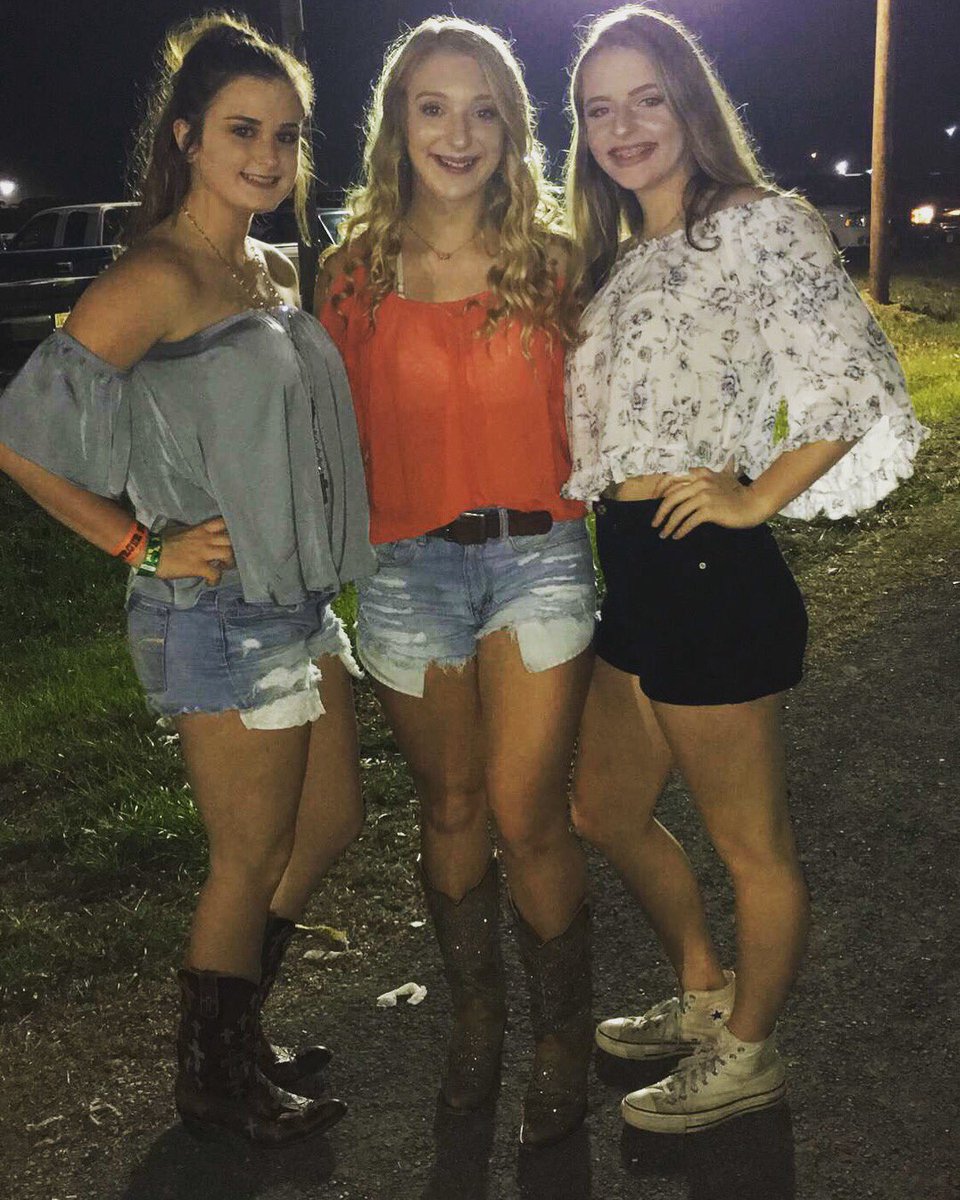 Haileyann_14's tweet photo. #trf2017 https://t.co/HAFSRg87rF