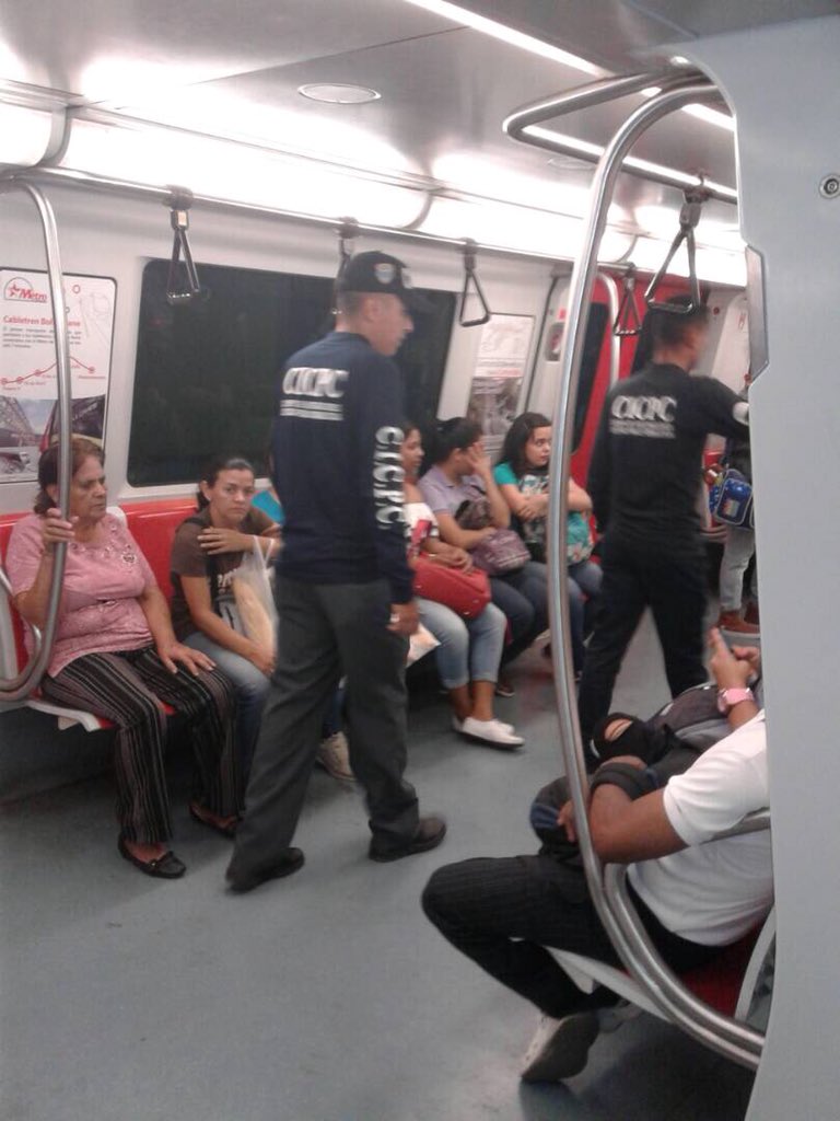 DouglasRicoVzla's tweet photo. #CICPC SD El Llanito realiza despliegue de seguridad y prevención en las instalaciones del Metro de Caracas, estación Palo Verde. https://t.co/3uy7pmrw3o