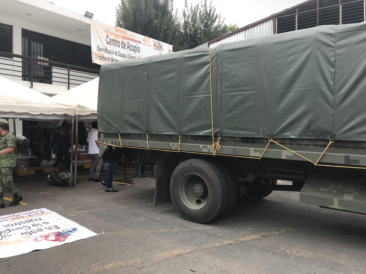 Seccion471's tweet photo. Seccion 47 envía 20 toneladas de víveres a nuestros hermanos damnificados por los desastres naturales. 
#SnteSolidario https://t.co/lqgnxIJnHM