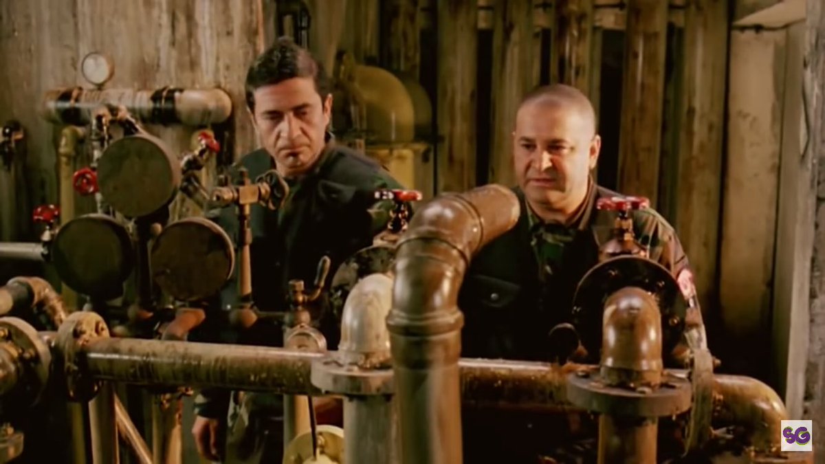 -Söyle bakalım kamil efendi sence bunlardan hangisi Türkiye'nin vanasıdır?
+Bak şimdi bu burdan böyle geliyo geliyo geliyoo gidiyo bu değil.