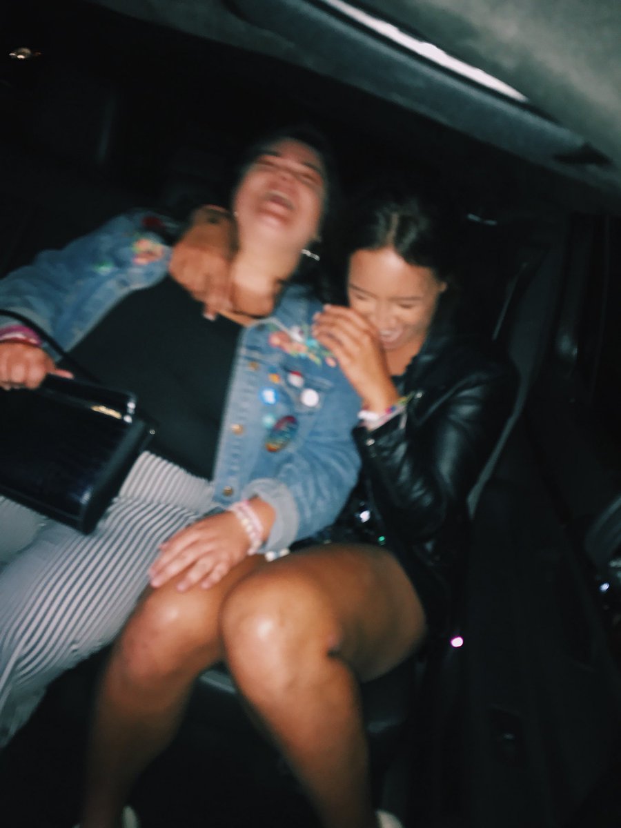 _caitlinclark's tweet photo. been jst over a month since i came out to my family n mates n somehow talked ma best pal into bein my girlfriend 💛🏳️‍🌈 https://t.co/hLG1xJ4y1c