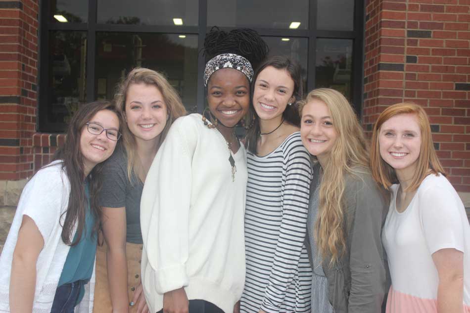 JHS_Dragons's tweet photo. JHS Homecoming Court:

Lindsey Kelley, Arden Bass,  Akeera Benton,  Catherine Chambers, Liz Quilliams,  Ashlynn Corkery https://t.co/8IVHhqhwnw