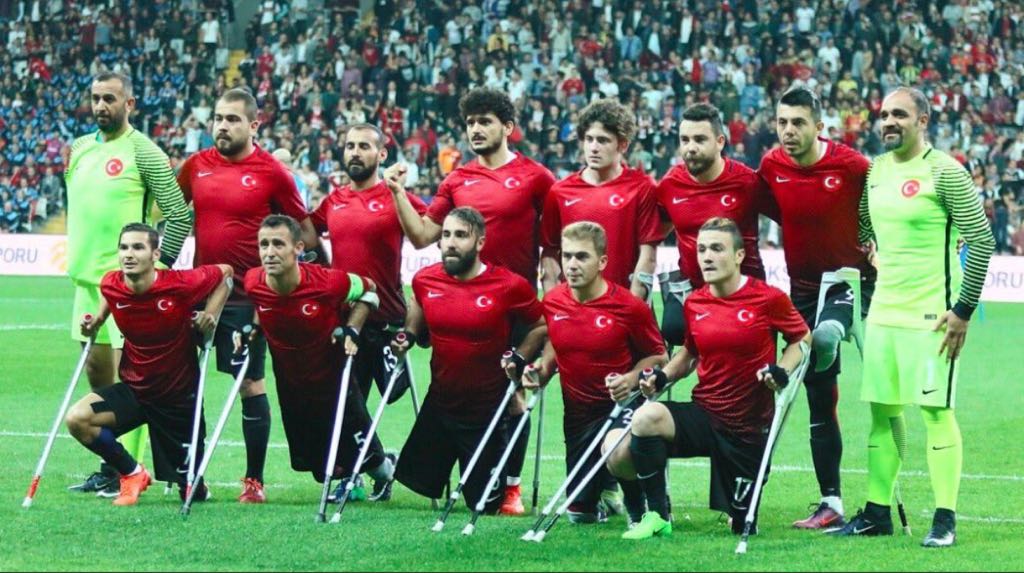 DEMIRLI_GRUP_AS's tweet photo. Bize Bu Gururu Yaşattığınız için Çok Teşekkürler Yüreğinize Sağlık 🏆🇹🇷🏆 #ampuetemillitakim #Şampiyon Türkiye https://t.co/5BKG91dZ9d