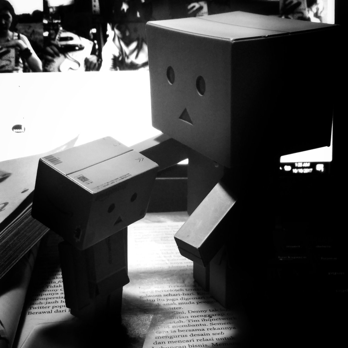 cukup waktu untuk membisu. habis masa untuk berdiam saja. kenangan harus dilupakan, karena kaki yang harus tetap berjalan.