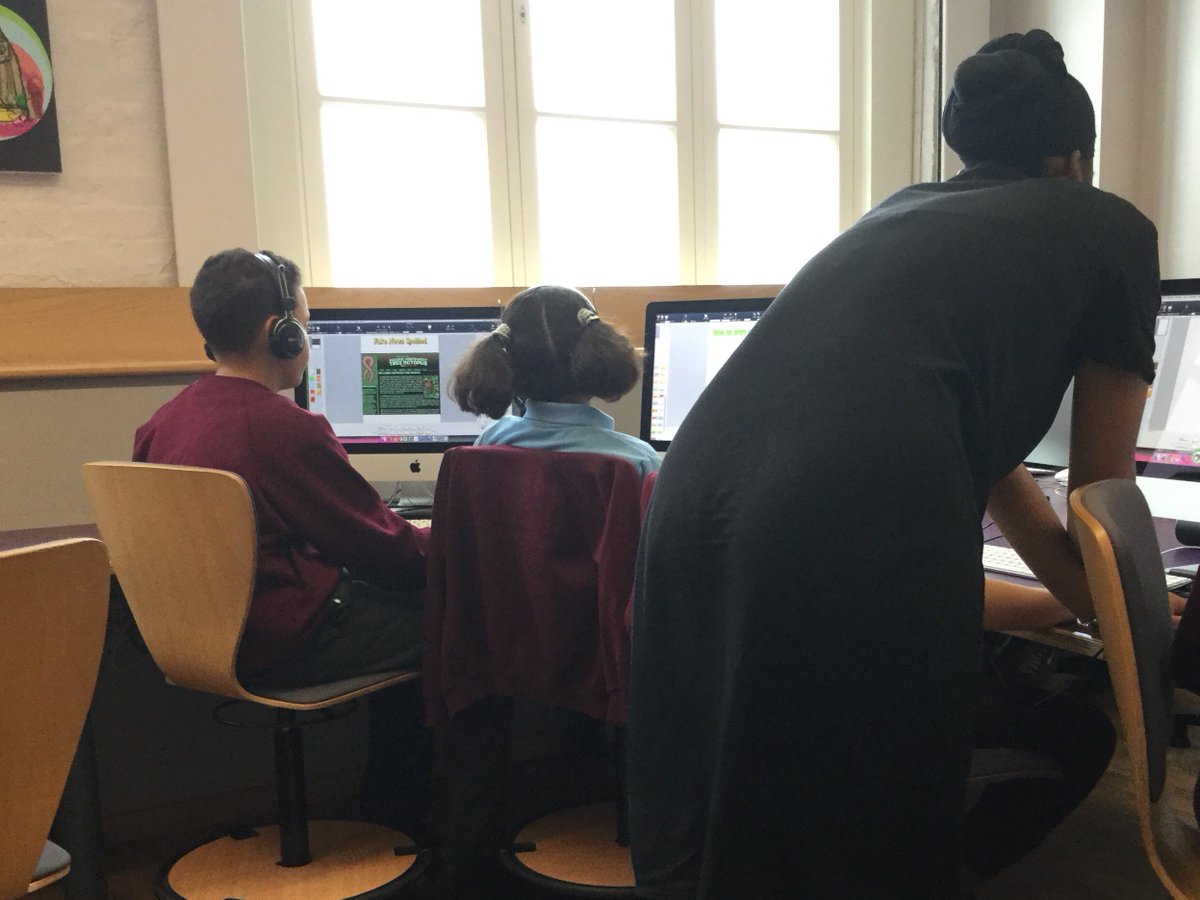 CLConnected's tweet photo. Creating algorithms for drawing robots with @SJTDPrimary, programming floor robots with yr 1 @CathedralSE1 and learning about fake news with yr6 @Hitherfield15 https://t.co/4UxUOozilE