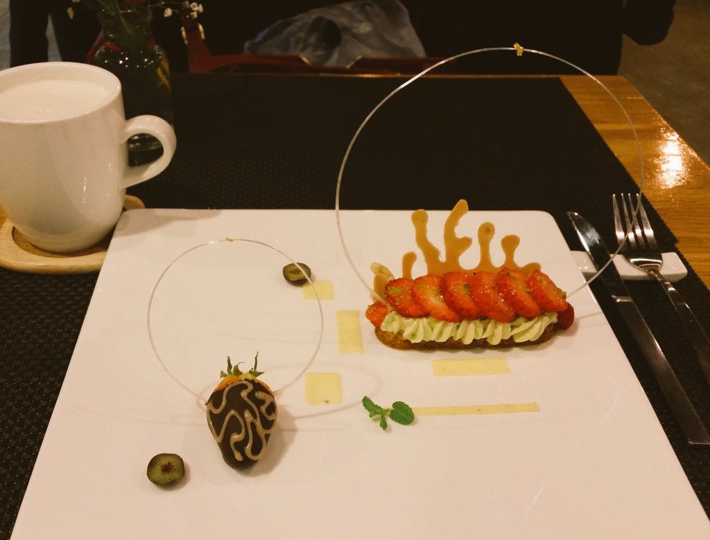 colahomeS2's tweet photo. 사진첩 정리하는 김에 하는 디저트 기록 타래. https://t.co/EVlVOOH3Ew