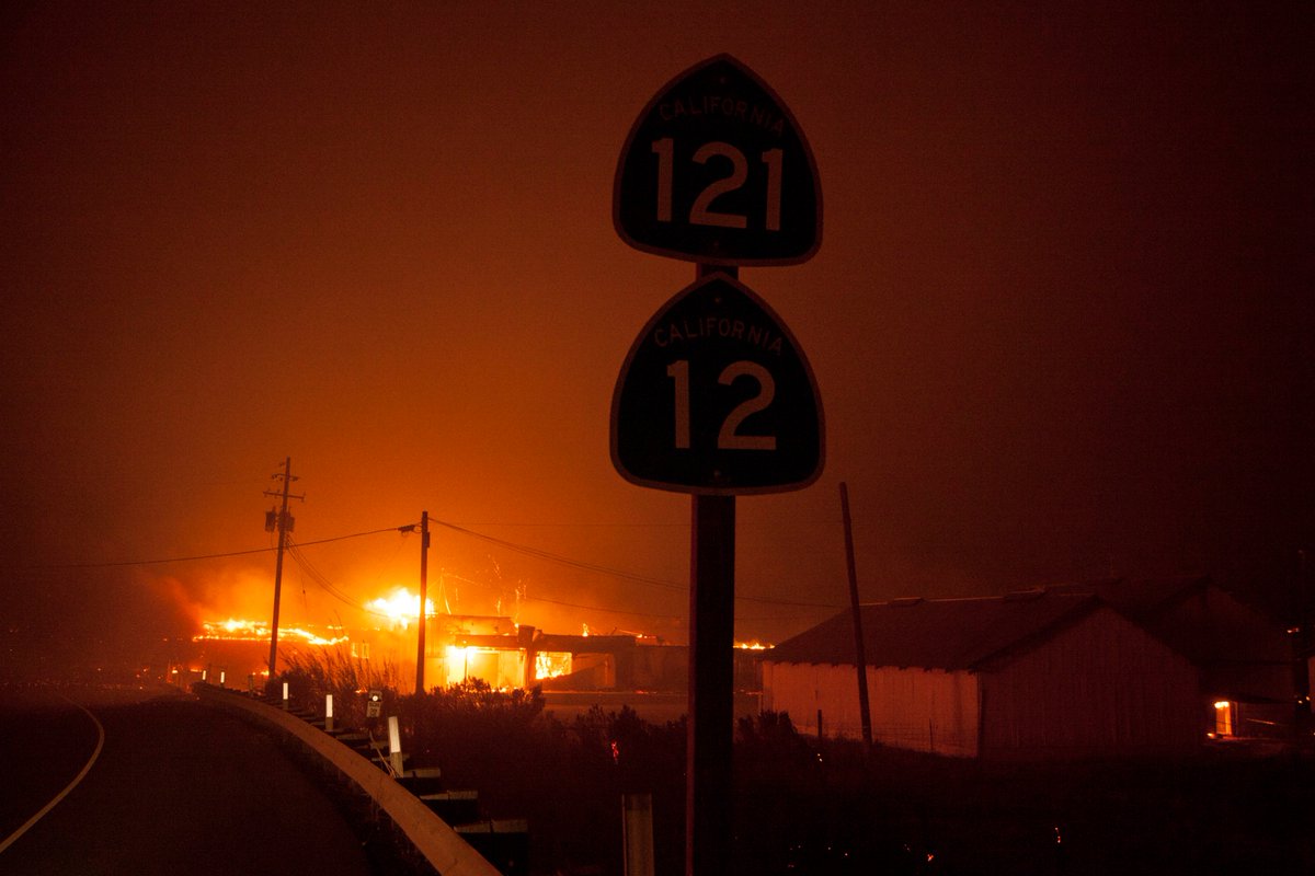 sfchronicle's tweet image. PHOTOS: North Bay fires tearing through Napa and Sonoma counties. Latest updates: bit.ly/2ySpB3N