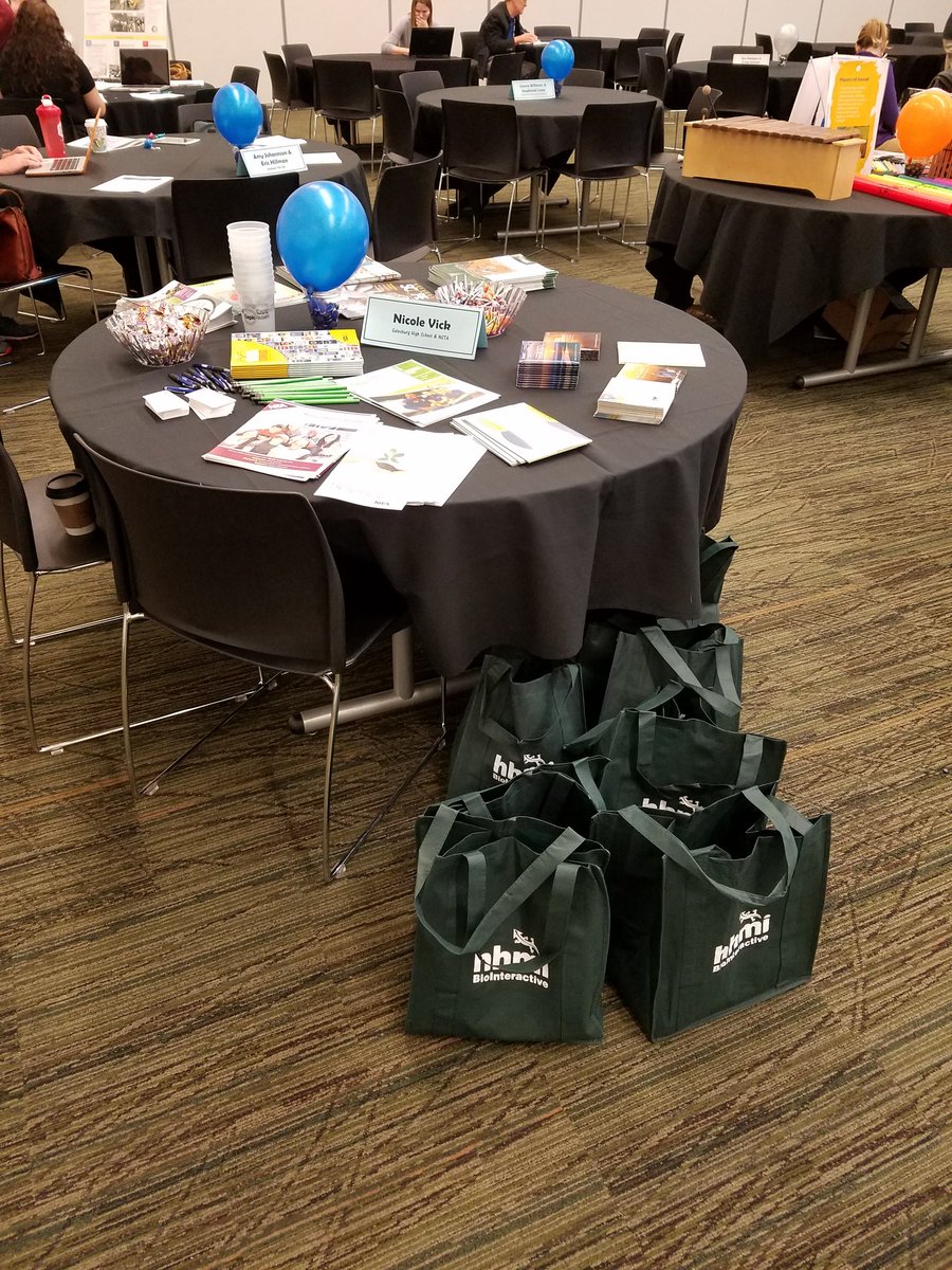 MsVickScience's tweet photo. Stem Expo #ISTSElements2017 @iowasciteachers #ngss https://t.co/iHOkoDeKx2