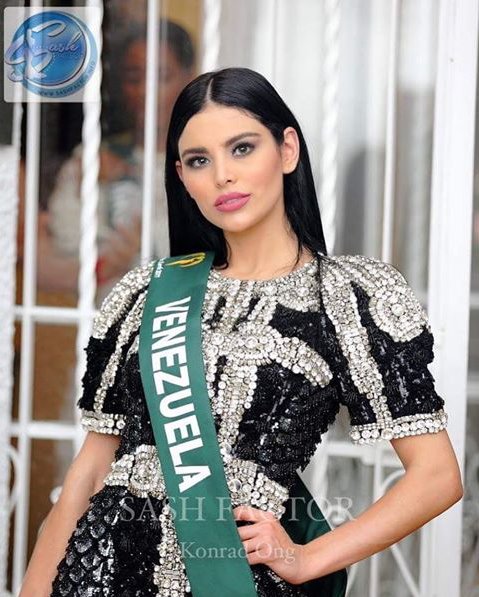 Perfecta! Miss Earth Venezuela 2017 <a href="/YNinoskaVasquez/">Ninoska</a> para la Cena de Bienvenida del Miss Earth 2017