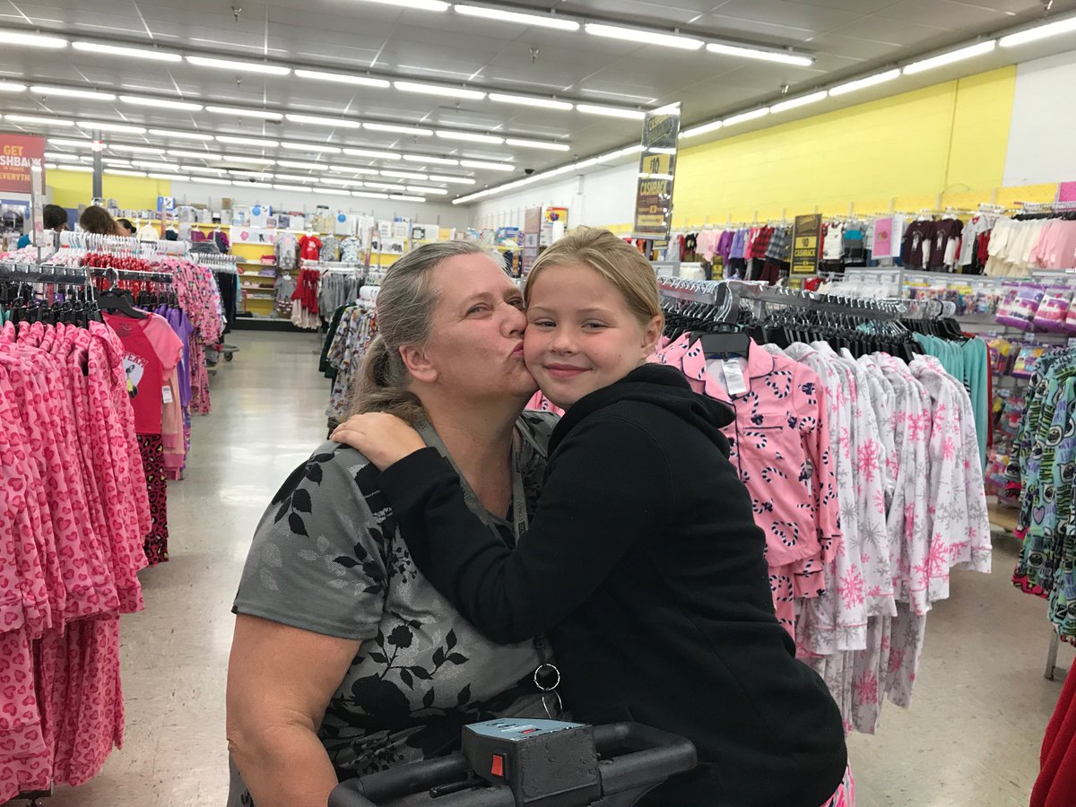 ALSFoothills's tweet photo. #TransformingLivesStrengtheningCommunity #OSB
Rewarding to see happy children getting much needed clothing https://t.co/UY3payb3An