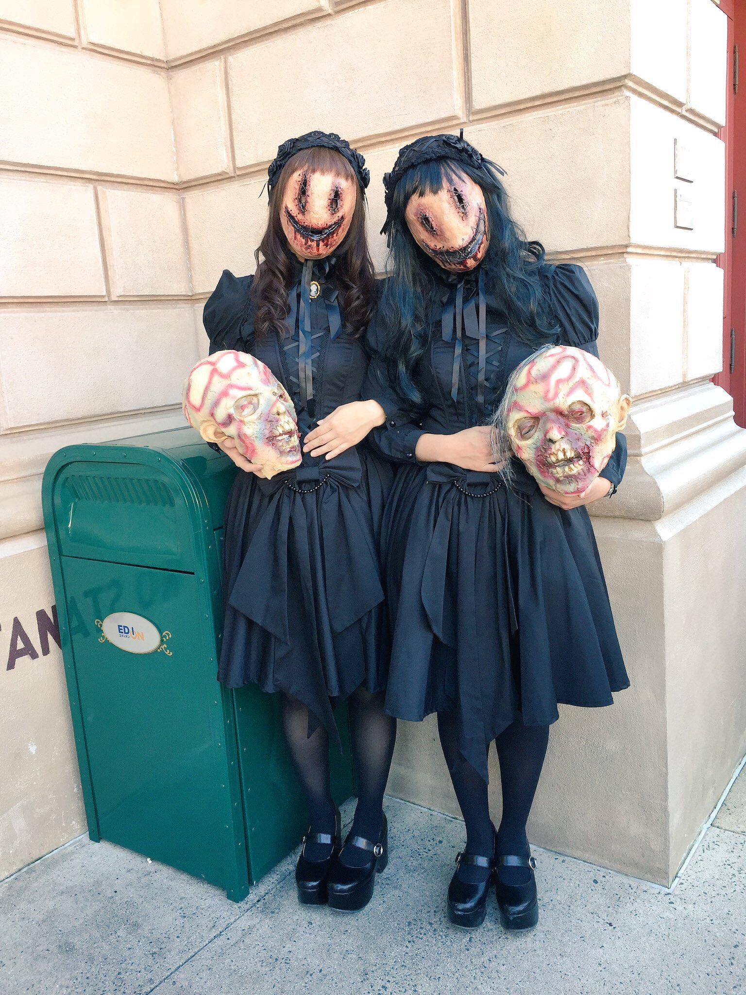 もにぱん 在 Twitter 上 大好きなハロウィン 今年はスマイリーを手作り 友達も乗ってくれたのでクオリティはバッチリ 調子に乗って手を振りましたスイマセン 写真を撮っていただいた方 声をかけてくださった方本当にありがとうございます ユニバ Usj
