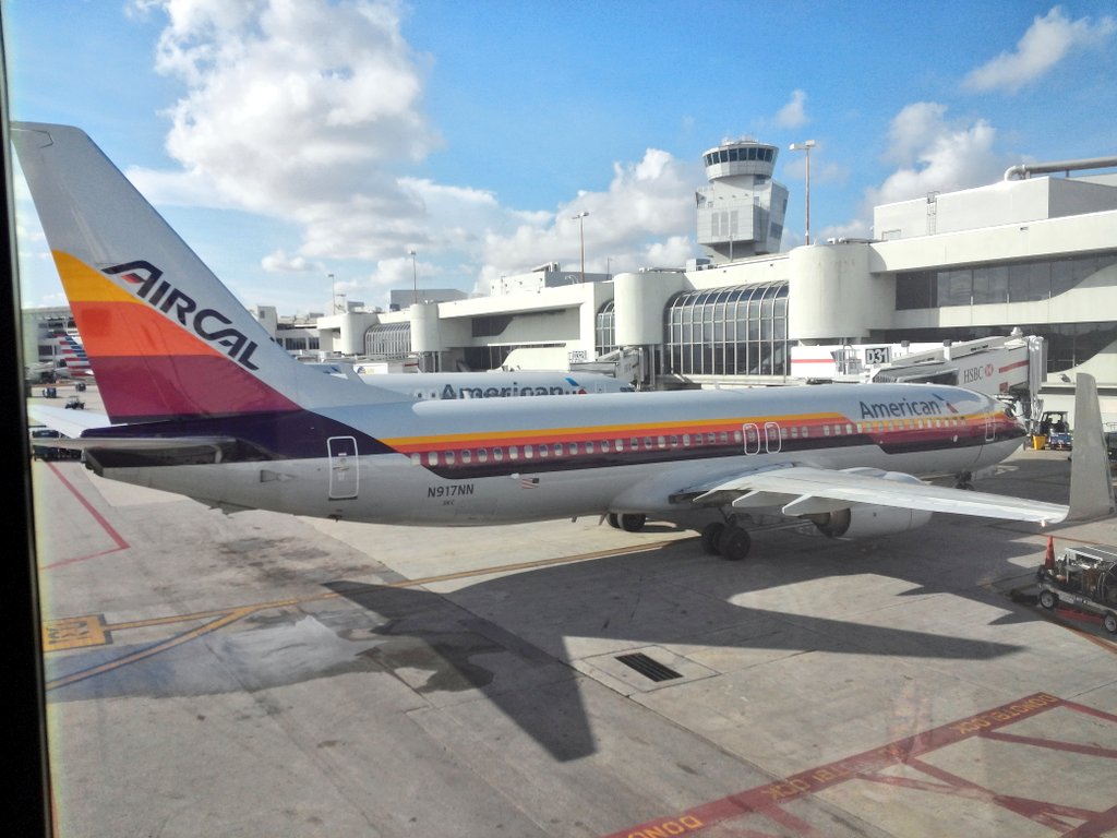 The beautiful <a href="/AmericanAir/">americanair</a> #aircal livery at MIA. Always nice to see a piece of the Golden State <a href="/CalBand/">Cal Band</a>