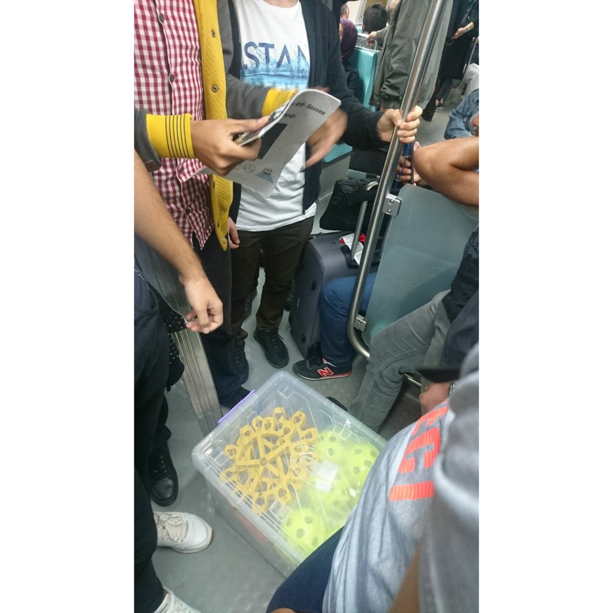 RoboGedik9022's tweet photo. Metroda ki kit taşıma serüvenimiz 😥😥
" Kit transport adventure in the subway " #turkishoffseason2017 #frcturkiye #FRC #kickoff2017 https://t.co/nsIXn3vW9U