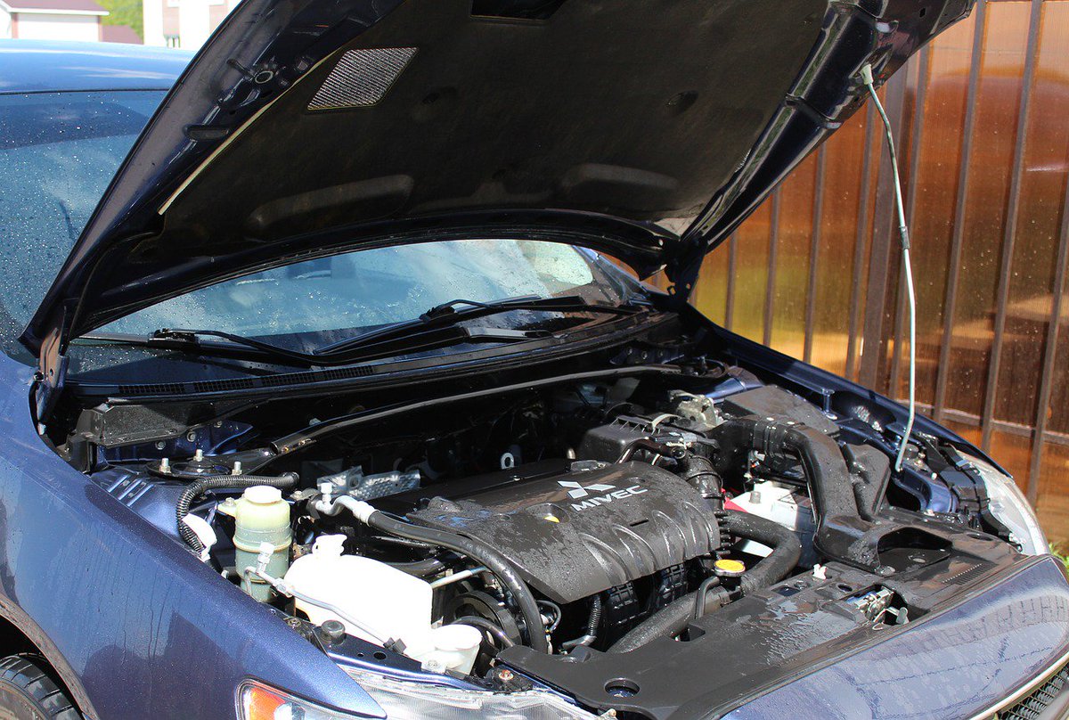 NARPRO's tweet photo. Sometimes a simple oversight or honest mistake can lead to a faulty repair. #honestautorepair https://t.co/0jfNrc5CFq