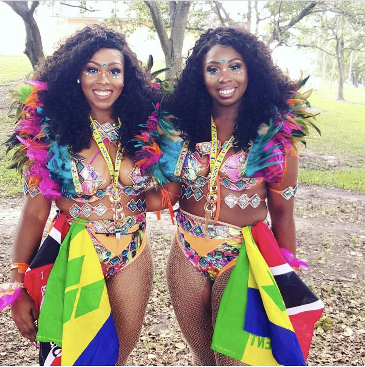 TheBigFave's tweet photo. Next year there will be three! #DavisKids #shakshope #miamicarnival2017 #CantBelieveIMissedIt #WhichOneLooksMoreLikeMe https://t.co/HdmerpzlGY