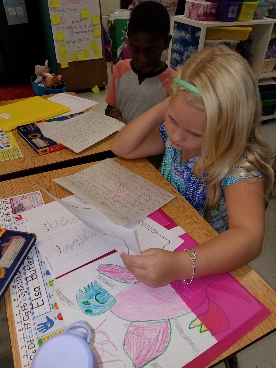 KristySharp11's tweet photo. 2nd graders are learning how to revise and edit. #alreadypros @CloverHillES https://t.co/VFeOWLILxG