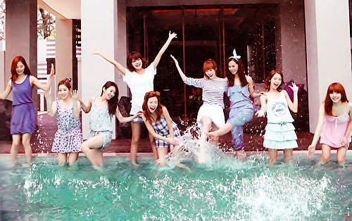 tzusica's tweet photo. my first loves, my first heartbreak and now they broke my heart again 💔
#foreversnsd #onceasonealwaysasone https://t.co/BTFe12EsS6