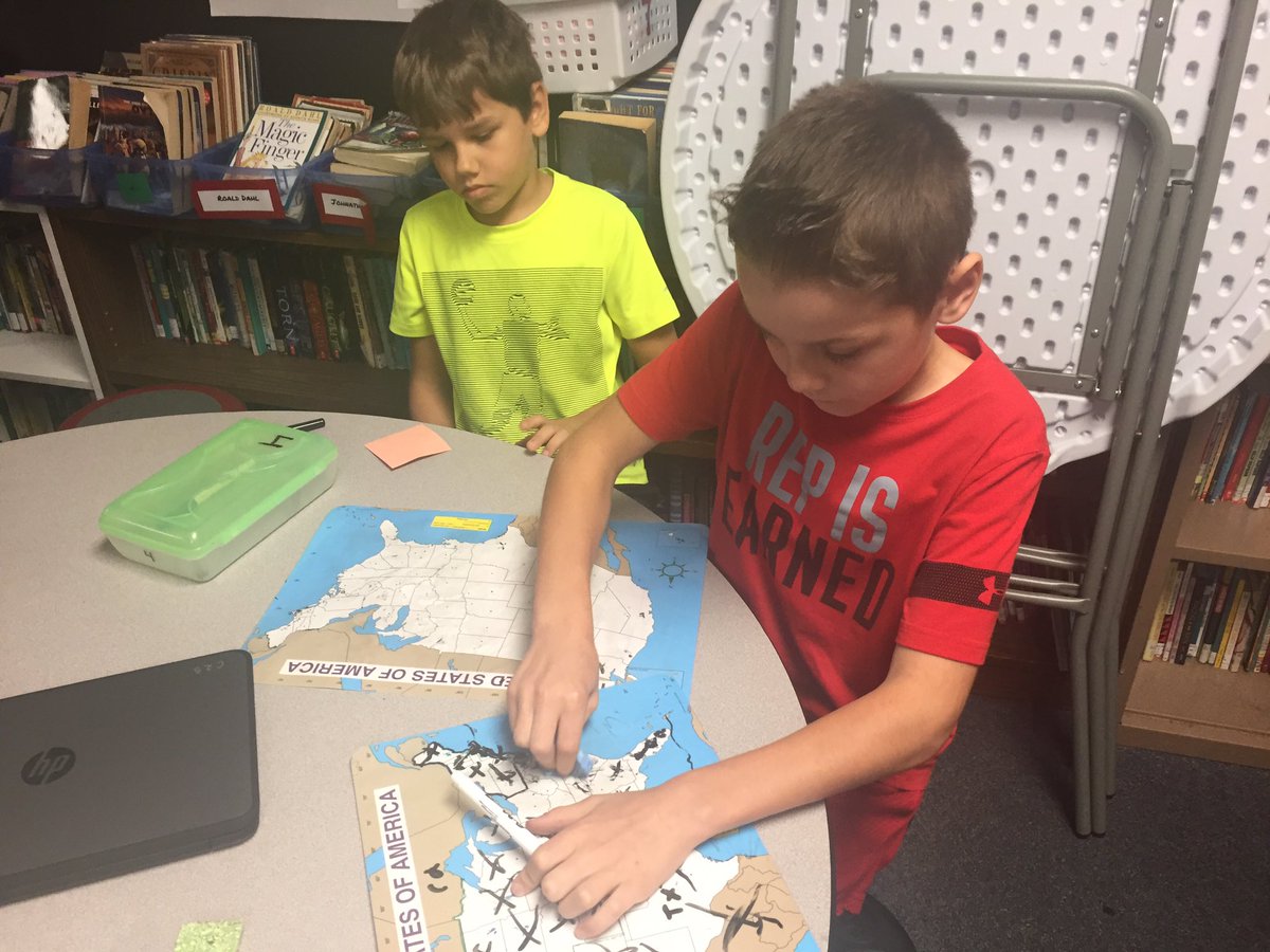 MrsHorst4th's tweet photo. Mystery Skypes help ss practice map, teamwork, &amp; speaking skills. @MorrishDragons @swartz_creek #SE2ownershipoflearning https://t.co/XuD8q2nqz8