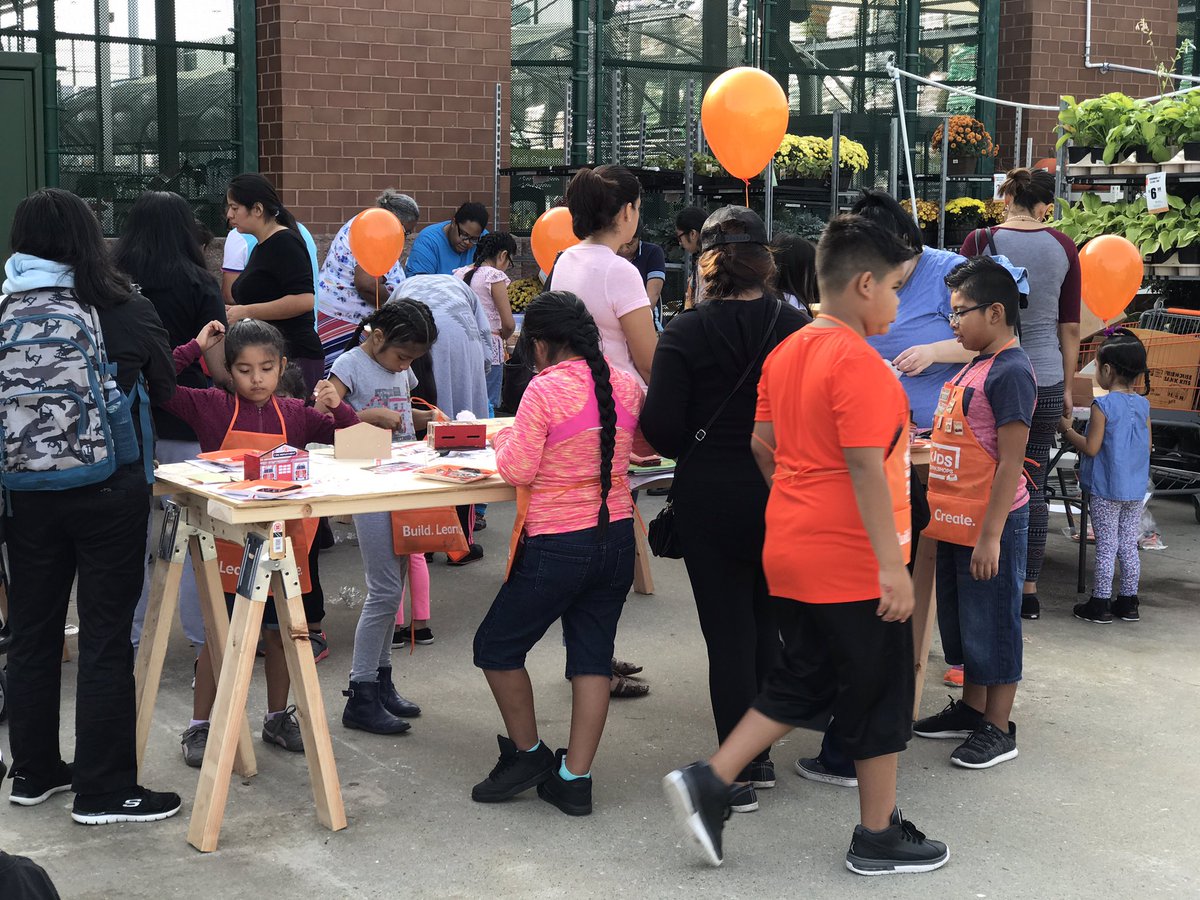 stephanie_HC_'s tweet photo. Saturday kids work shop went great love my store #0950 Every child left our store happy 👭👭👬👬 #NoChildLeftBehind❤️ @ACM_0950 https://t.co/JaBYmGvdEo