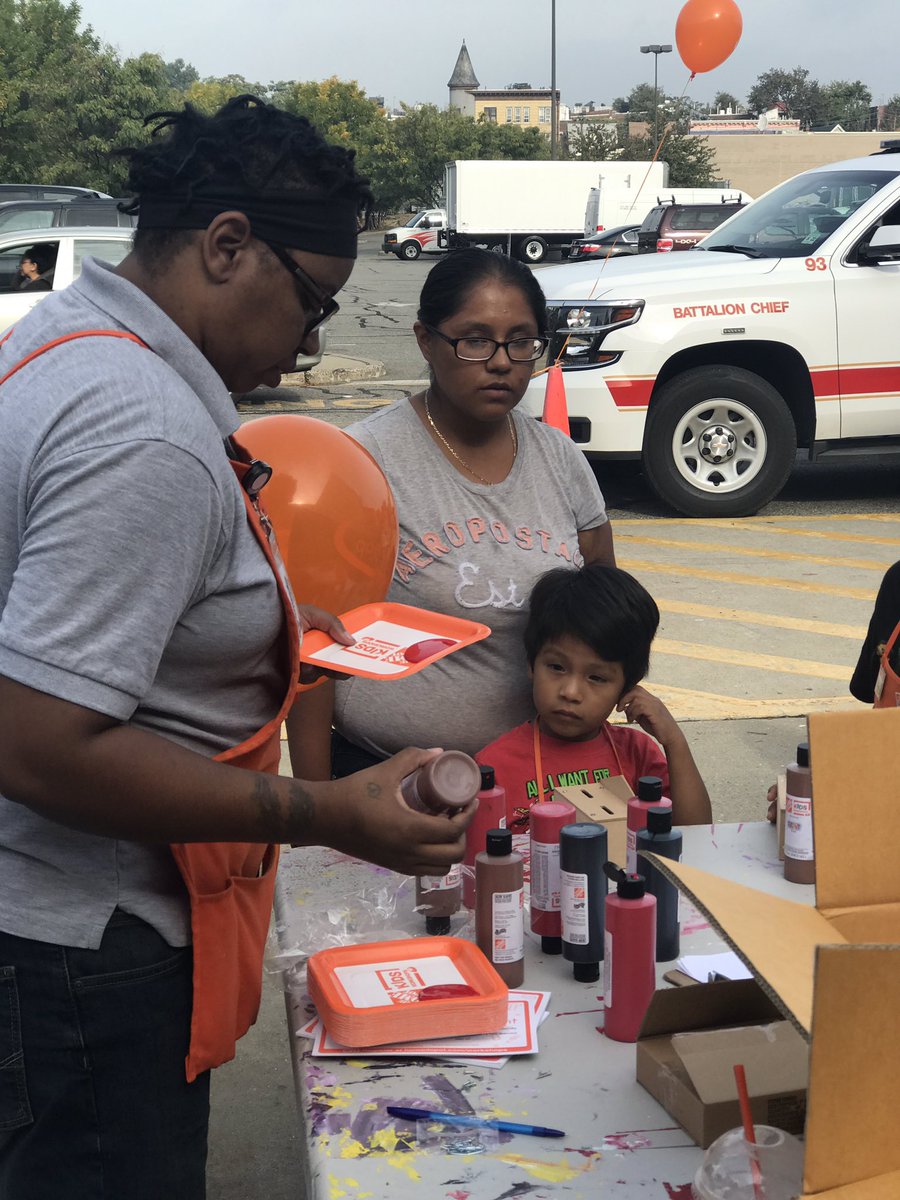 stephanie_HC_'s tweet photo. Saturday kids work shop went great love my store #0950 Every child left our store happy 👭👭👬👬 #NoChildLeftBehind❤️ @ACM_0950 https://t.co/JaBYmGvdEo