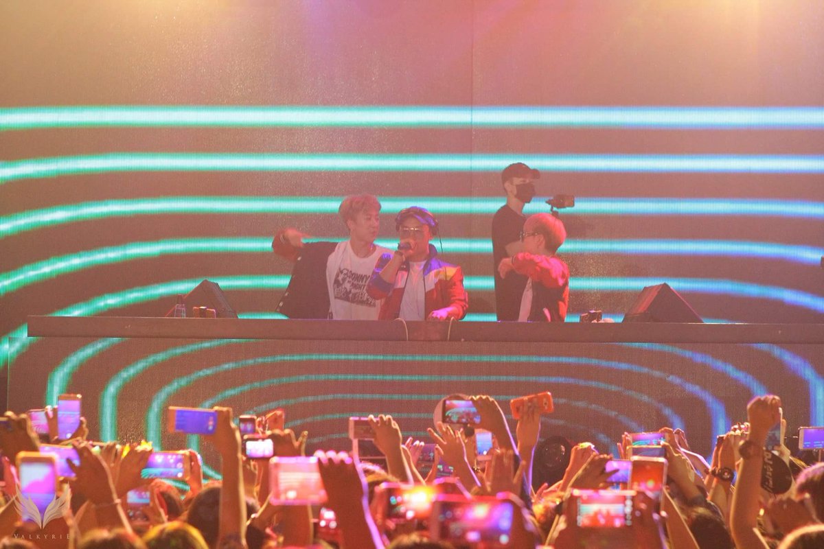 GottaTalk2V1212's tweet photo. [PHOTO] 171008 DJ Seungri at Valkyrie Nightclub, Manila 🇵🇭🐼🎧

#할말있어브이 #GT2VI #Seungriweekend #manilaseungri https://t.co/xm1Phz9qPn