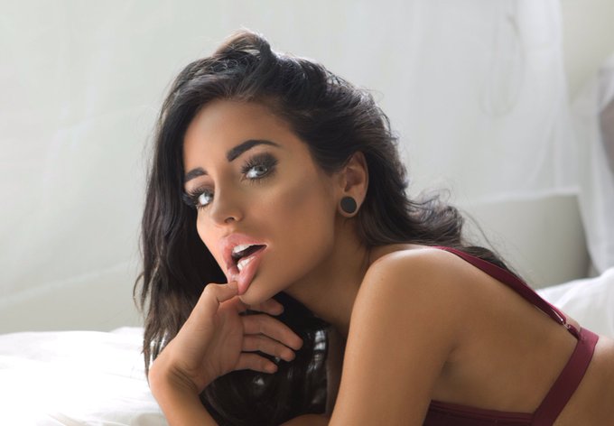 Naomi Woods Nude Leaked Videos and Naked Pics! 1541