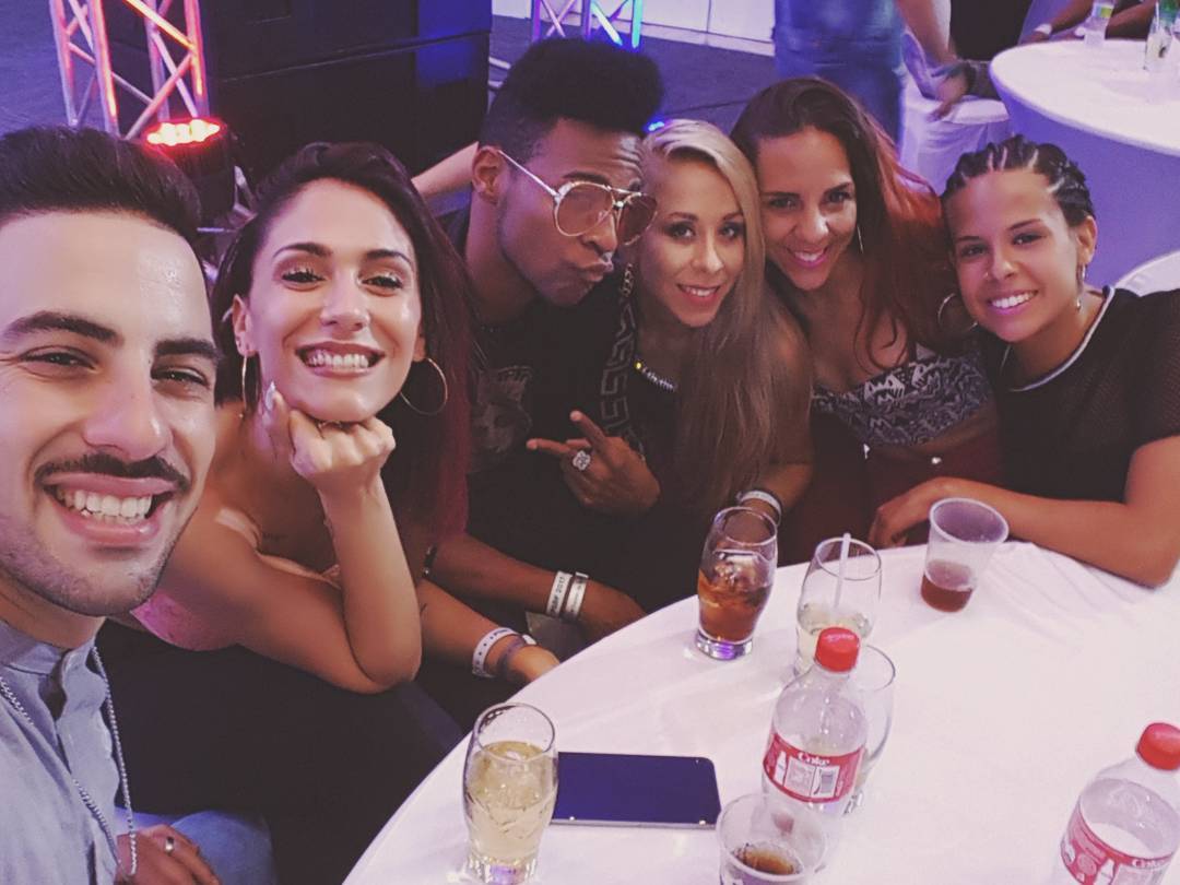 DyDoficial's tweet photo. Noche especial en #Bachatu Gracias a todos los q nos dieron su cariño!
Lo hemos pasado genial!! #DanielyDesiree #psbf2017 #bachata #gueguere https://t.co/GPjDua9htv