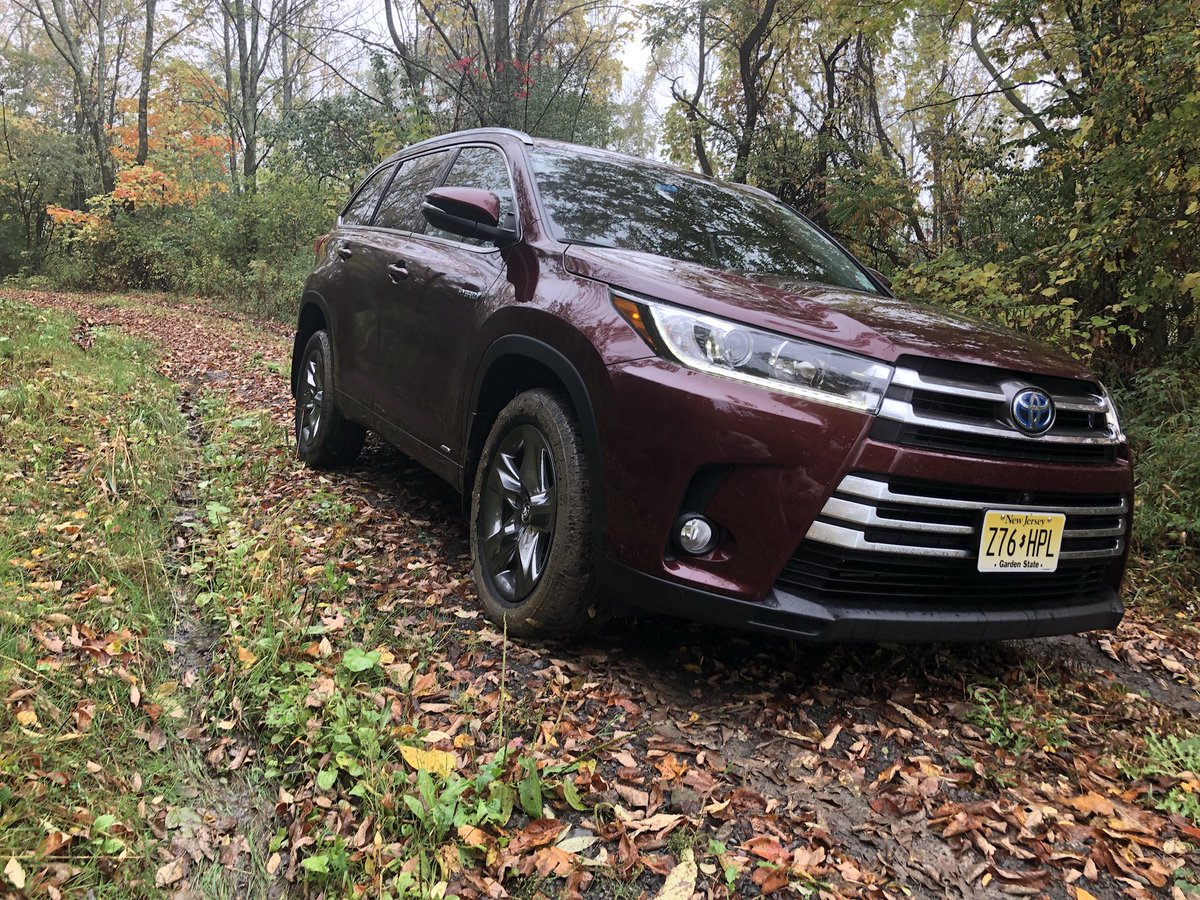 RealPoshCars's tweet photo. #ColumbusDay #Camping is gonna be messy. Glad the @Toyota #HighlanderHybrid has #awdi https://t.co/C2UVqOeaRX