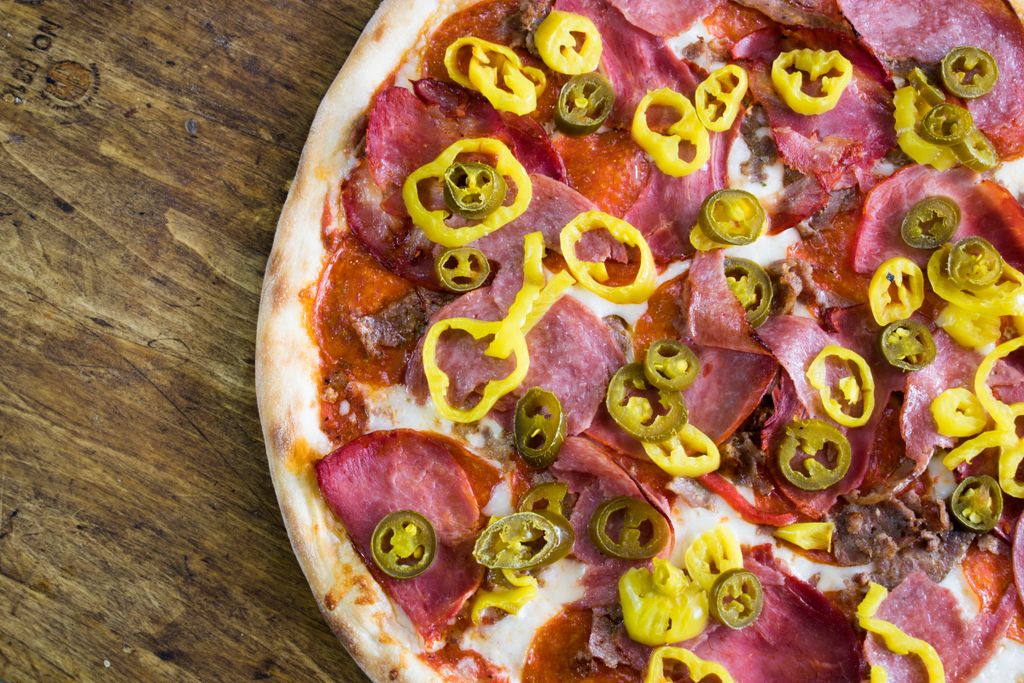 pizzabarsb's tweet photo. Our Extreme Pizza features sausage, meatball, pepperoni, salami, capicola, banana pepper and jalapeño. #pizzabar https://t.co/HR2FdOcY48