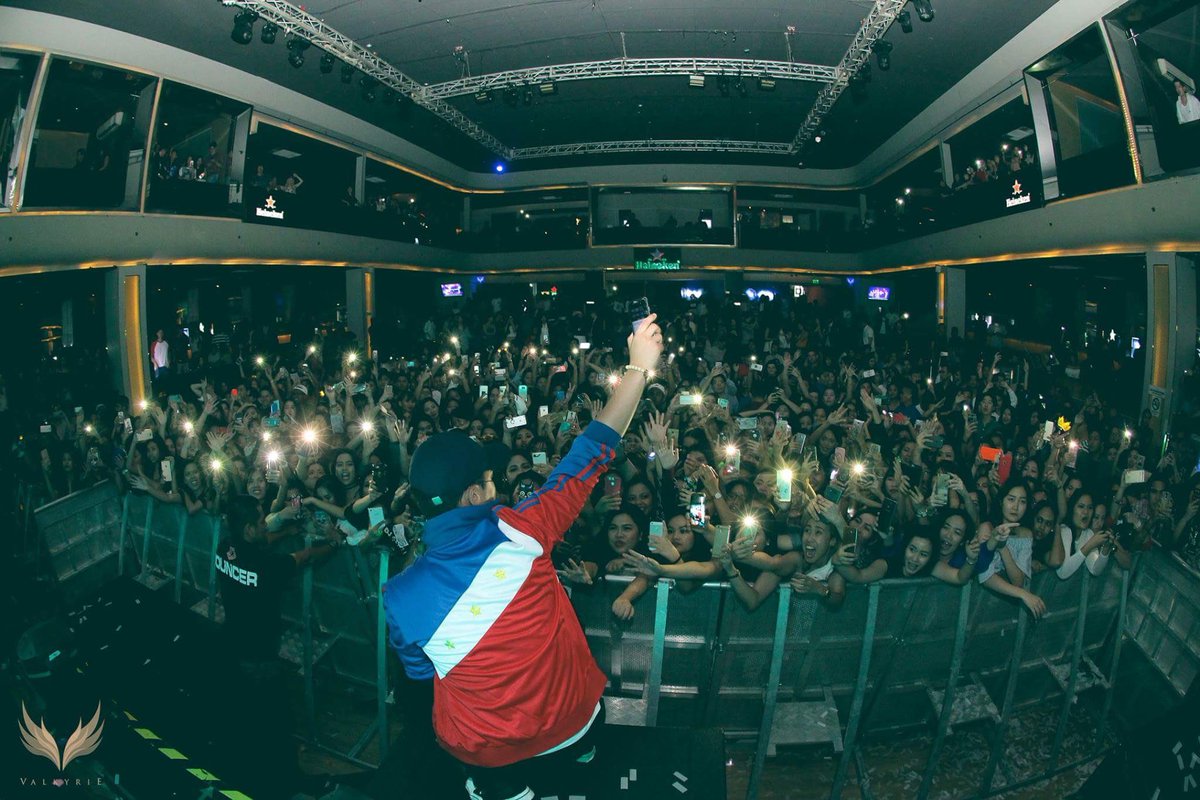 GottaTalk2V1212's tweet photo. [PHOTO] 171008 DJ Seungri at Valkyrie Nightclub, Manila 🇵🇭🐼🎧

~During ENL💓
#할말있어브이 #GT2VI #Seungriweekend #manilaseungri https://t.co/Udisnqb8fy