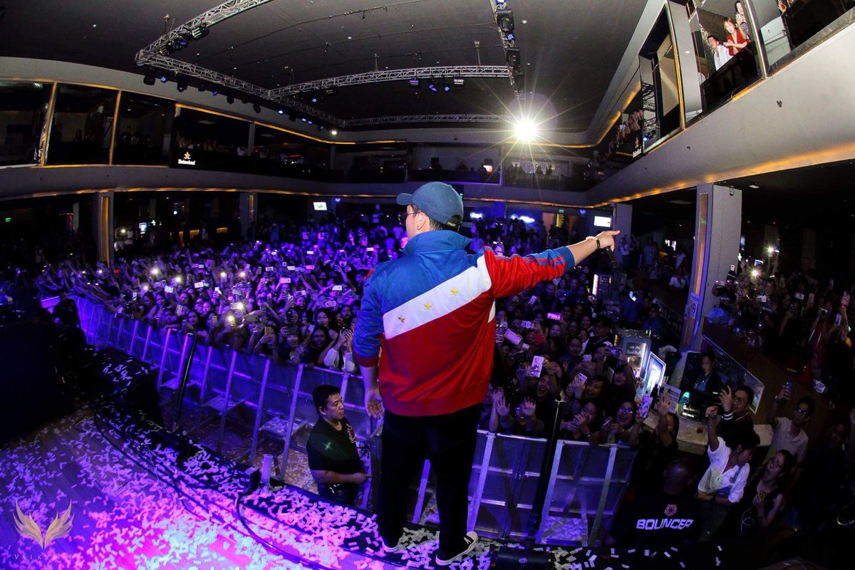 GottaTalk2V1212's tweet photo. [PHOTO] 171008 DJ Seungri at Valkyrie Nightclub, Manila 🇵🇭🐼🎧

#할말있어브이 #GT2VI #Seungriweekend #manilaseungri https://t.co/iyIhTJmWvl
