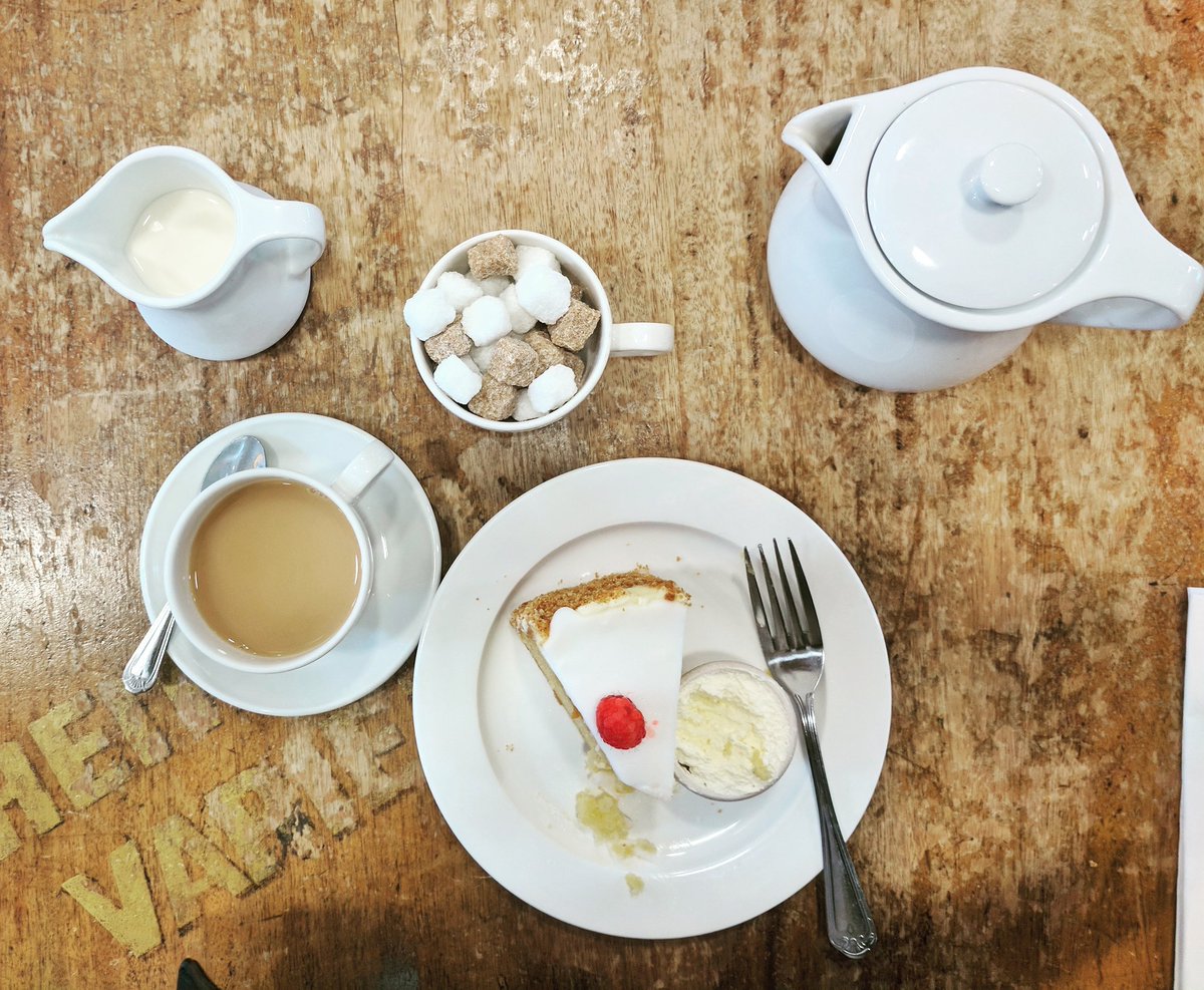 YolandaZaw's tweet photo. It's been a tough #Monday for me. 😂😂 @avocaireland @SugarCubedDub #MondayMotivation https://t.co/NL5IhOQL1f