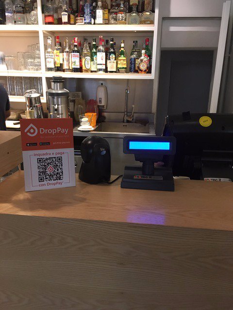 droppay's tweet photo. Tutti i martedì di ottobre e novembre sconto del 10% (dalle 20 alle 24) da @GodSavetheFood per chi paga con #DropPay #fintech #food #Milano https://t.co/nv9w84bs6U