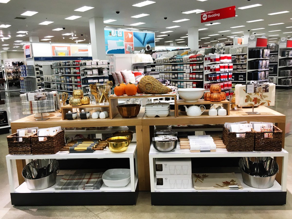 Thanksgiving’s around the corner, and we’ve got your table covered! 🌽🍽🦃 #Target #T1375 #flagship #G199 <a href="/JenieBrisson/">Jenie Brisson</a> <a href="/MurrayWWilliams/">Murray</a>