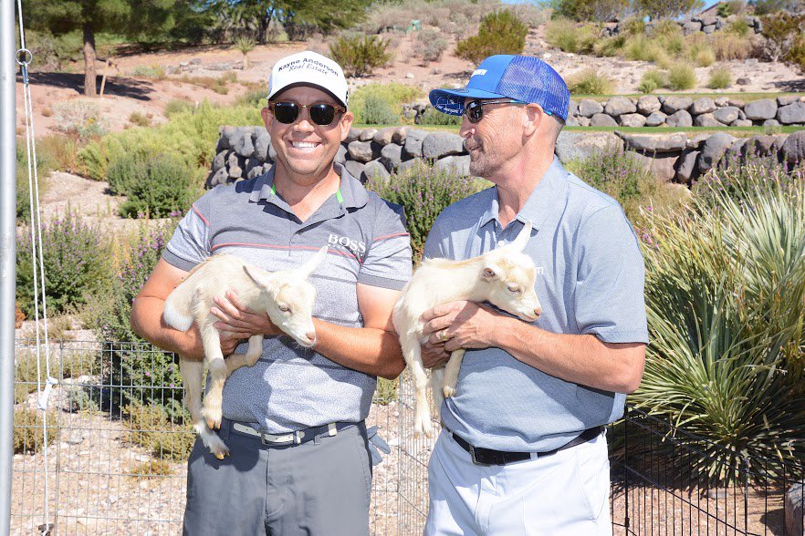 ErikCompton3's tweet photo. SO MUCH FUN with @SimonKeith1 supporting his foundation, @nvdonor & #organdonation. We held #goats!
#DonateLife #Golf #charity https://t.co/ZhQpwvFPSj